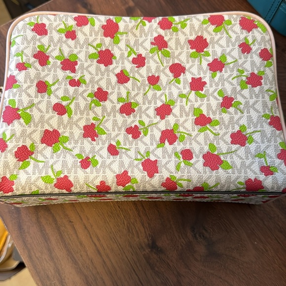 Michael khors cosmetic bag - Picture 3 of 4